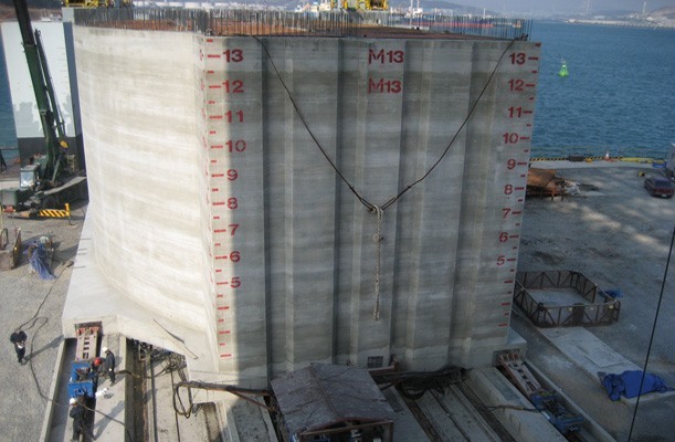 Transfer of Caissons for Breakwater Wall - Ulsan, Korea