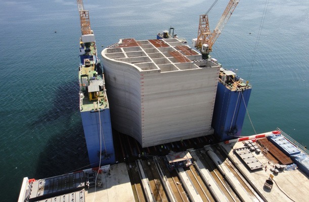 Transfer of Caissons - Pohang Sect. 1, Korea